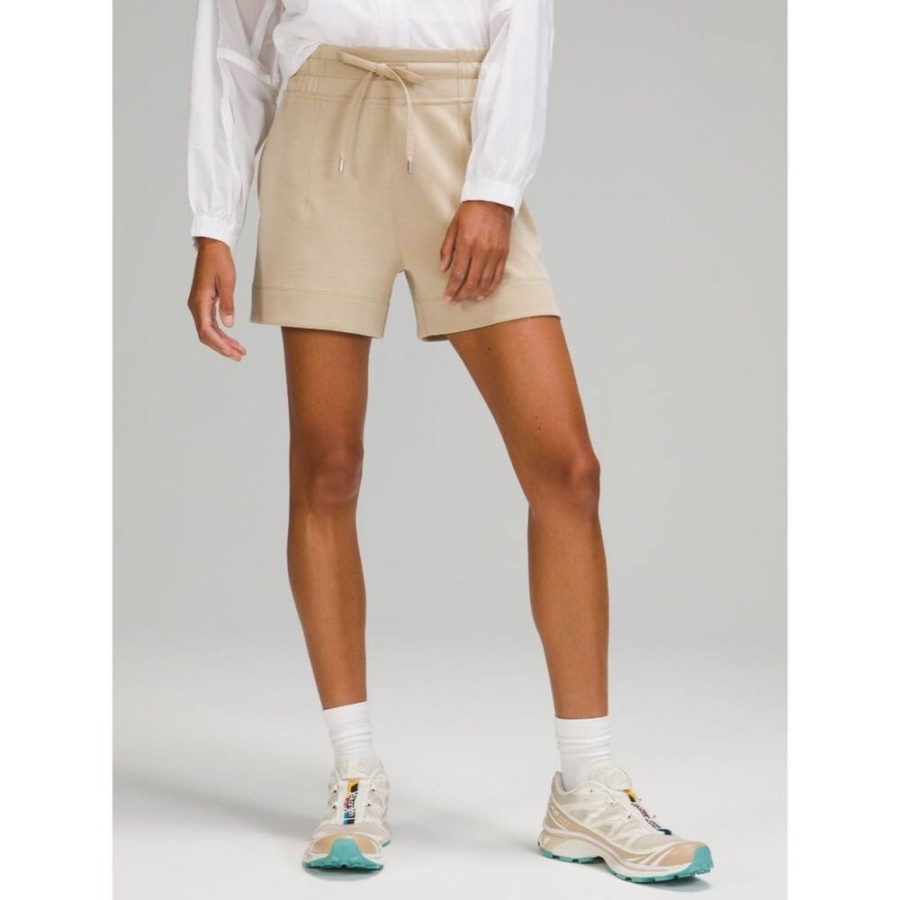 Lululemon Beige Soft Ambitions High Rise Casual Shorts Size 6 4" Athleisure